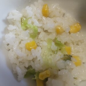 コーンとレタスの炒飯